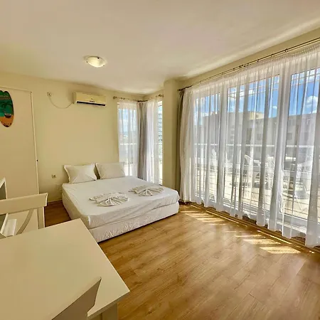 Cozy In Flores Park By Menada Apartment Slantschew brjag