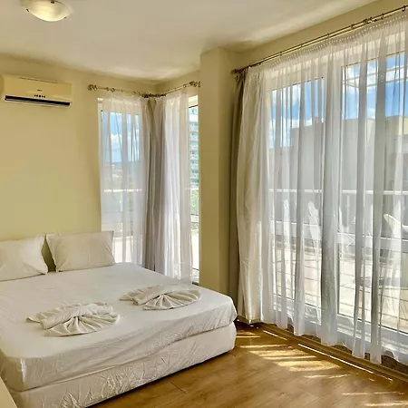 Apartment Cozy In Flores Park By Menada Slantschew brjag