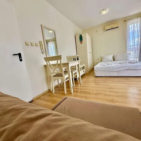 Apartment Cozy In Flores Park By Menada Slantschew brjag